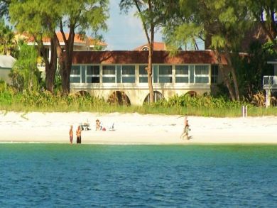 Two Bedroom Sits Along The Gulf